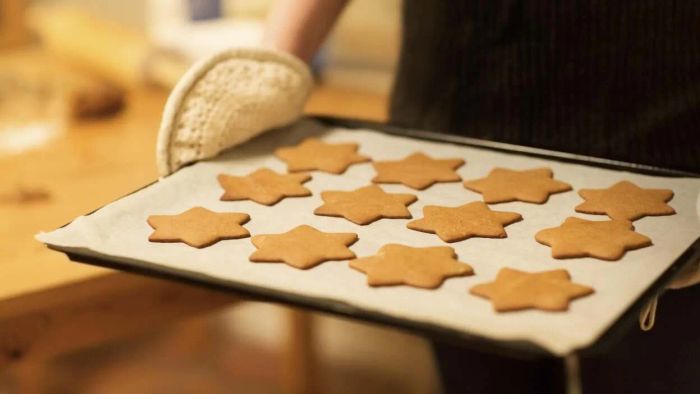 Why Every Baker Needs a Fish Spatula for Cookies