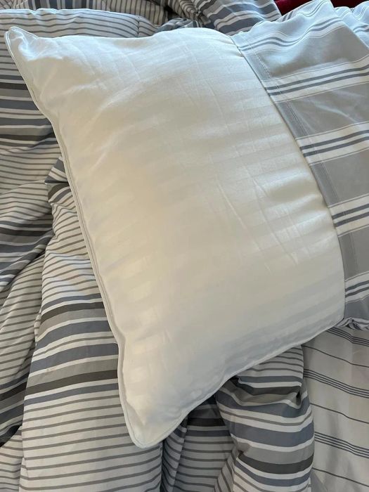 Reviewer image showing the pillow.