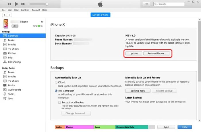 Chọn tùy chọn Update hoặc Restore iPhone để tiếp tục quá trình hạ cấp.