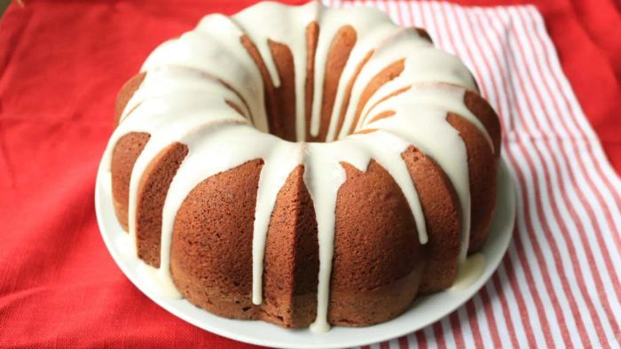 If you’re looking for a break from the usual Thanksgiving pie or simply prefer cake, this recipe is for you.