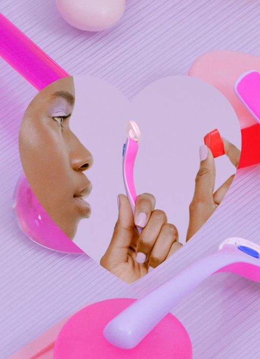 Model gazing at a razor
