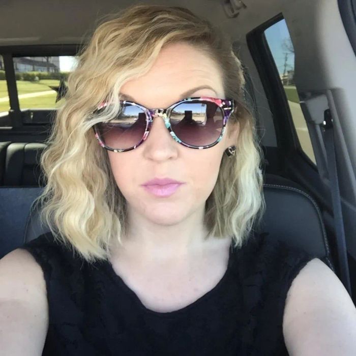 A reviewer with a wavy bob haircut.