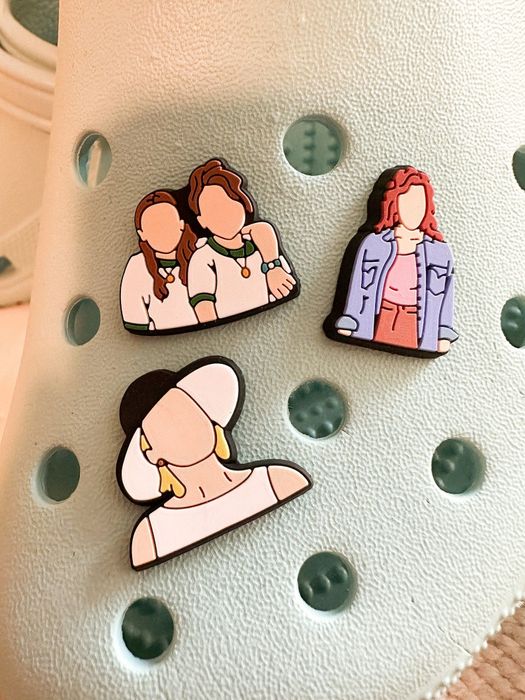 Parent Trap-themed Croc charms