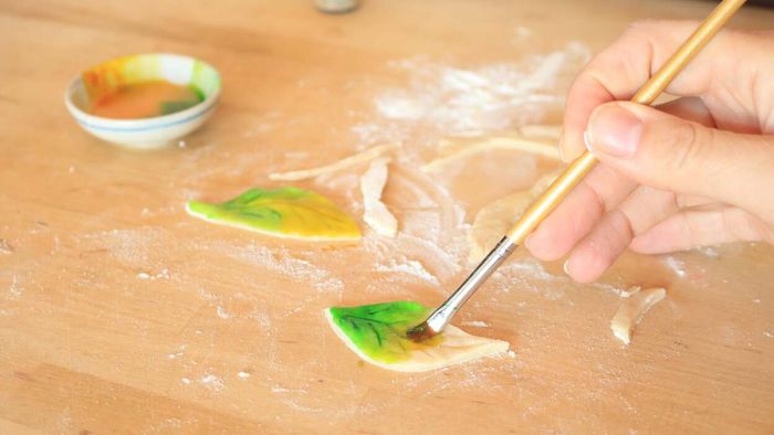 Decorative painted crusts