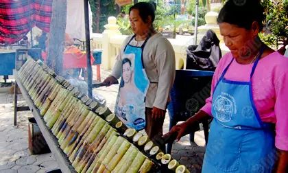 ข้าวหลามสัญจร 'ข้าวหลามลุงเสน่ห์' ความมันในกระบอกไม้ไผ่ที่แตกต่าง