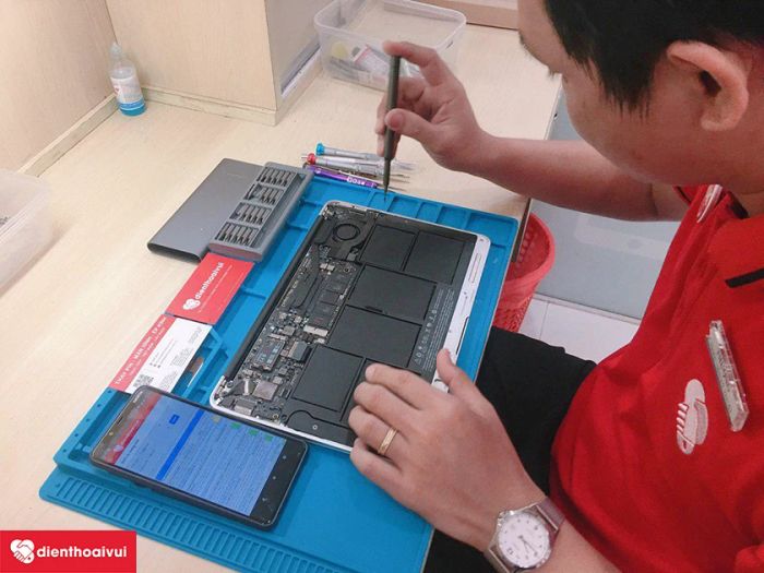 Các dấu hiệu cho thấy laptop cần được vệ sinh.