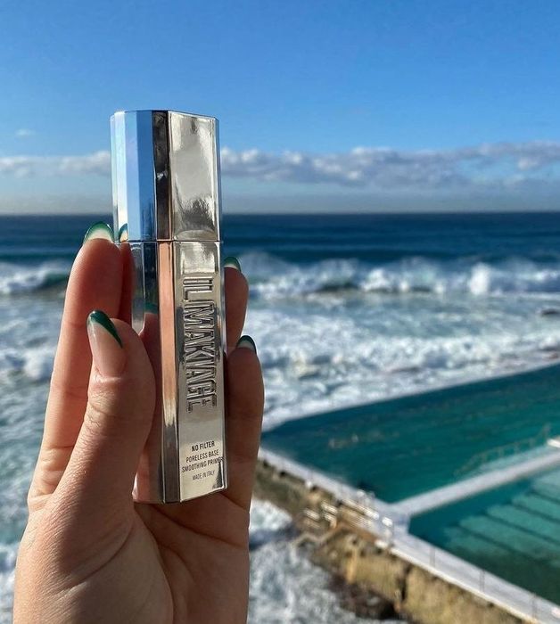 A model showing off the primer in hand, ready to apply it for a flawless base.