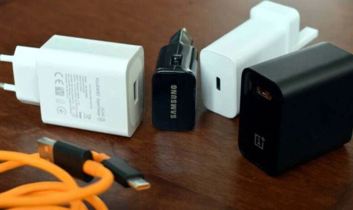 Sạc pin hiện dấu X trên Samsung do củ sạc kém chất lượng là gì?
