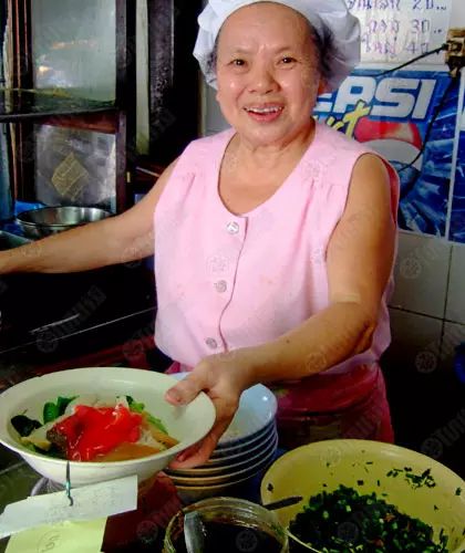 ร้านนี้...มี 'ลูกรอก'!! ก๋วยเตี๋ยวหมูศรีย่าน ผลิตโดยเจ๊ยี่ อายุ 68 ปี รับประกันความอร่อย