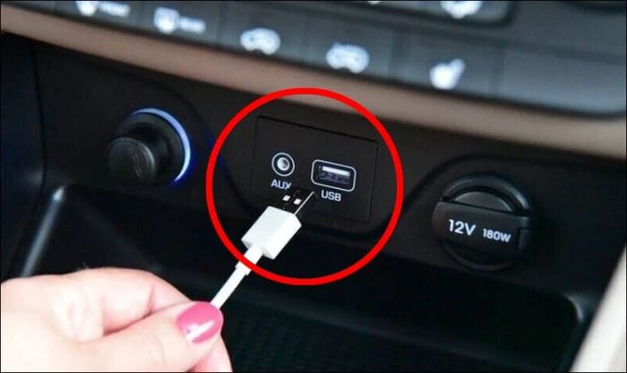 Kiểm tra và thay đổi cổng kết nối USB.