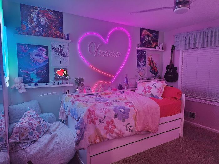 reviewers LED light in the shape of a heart
