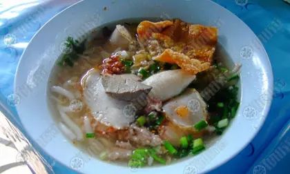ร้านนี้...มี 'ลูกรอก'!! ก๋วยเตี๋ยวหมูศรีย่าน ผลิตโดยเจ๊ยี่ อายุ 68 ปี รับประกันความอร่อย