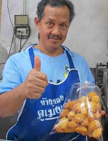 เสน่ห์ของขนมไข่ลุงแหววคือกรอบนอกนุ่มใน และหอมจนสาวๆ ต้องตกหลุมรัก