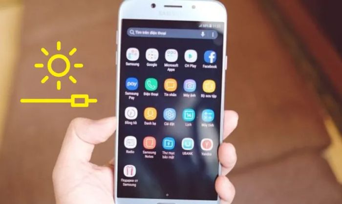 Bật độ sáng màn hình cao khiến J7 Pro hao pin
