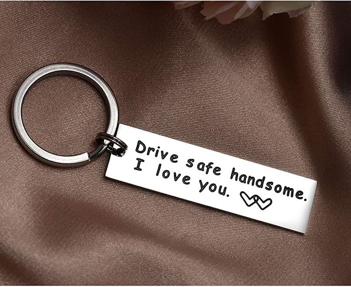The stainless steel keychain.