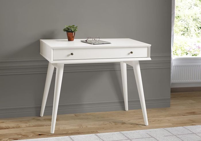 the white writing desk