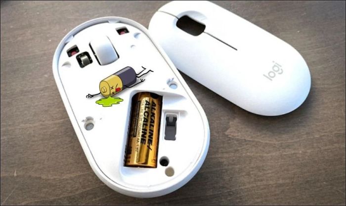 Chỉnh lại pin sao cho đúng với cực âm dương