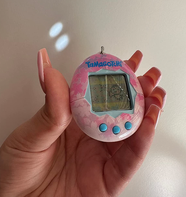 The reviewer’s hand holding their product