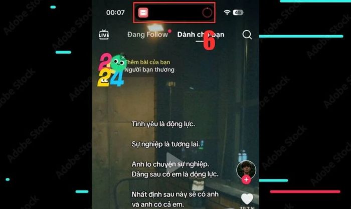 Chờ quá trình tải video TikTok không có logo hoàn tất.