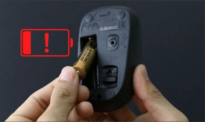 Hết pin hoặc lắp pin sai cách