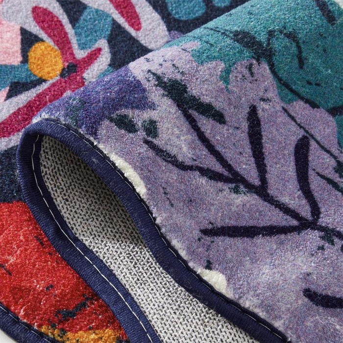 Close-up of the thin rug.