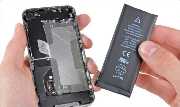 Hãy để máy nguội trong khoảng 3-5 phút trước khi cắm lại sạc thêm 5 phút nữa.