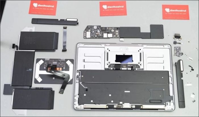 Nhờ kỹ thuật viên kiểm tra chuyên sâu phần cứng MacBook