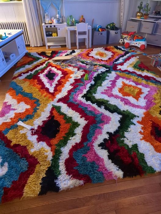 A reviewer’s image featuring the rug placed in a lively playroom.