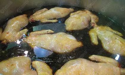 ความแซบไม่มีวันหยุด ไก่ต้มเงินล้าน น้ำซุปเข้มข้นซึมซาบทั่วทั้งเนื้อไก่