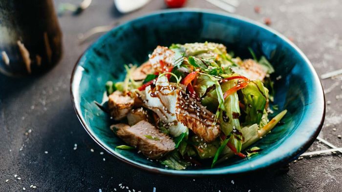 A sweet chili-hoisin vinaigrette