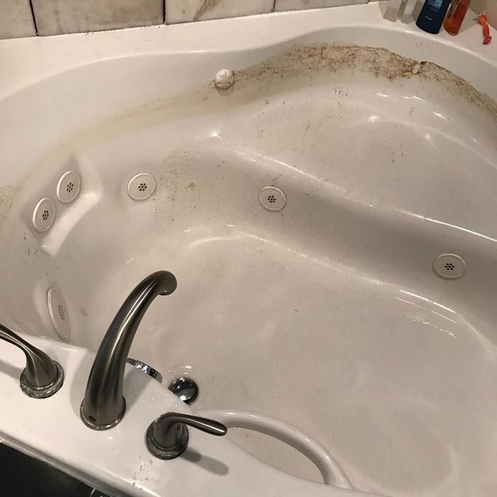 The same reviewer's tub, now with the water removed, leaving a ring of dirt around the edge of the tub