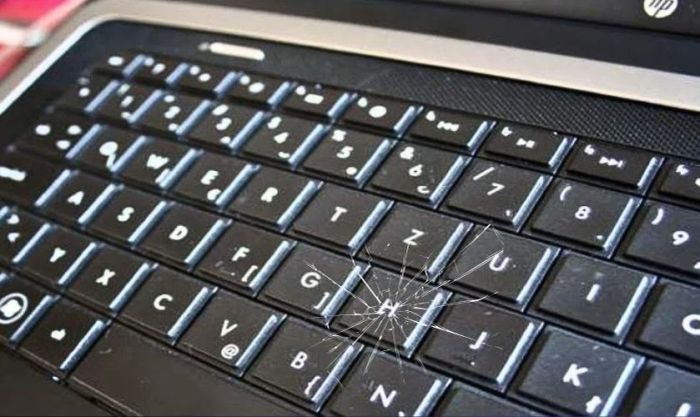 Do bàn phím chịu tác động từ bên ngoài