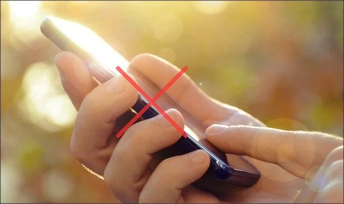 Tránh tiếp xúc trực tiếp với ánh nắng mặt trời