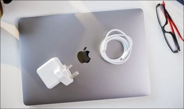 Thay mới phụ kiện sạc cho MacBook