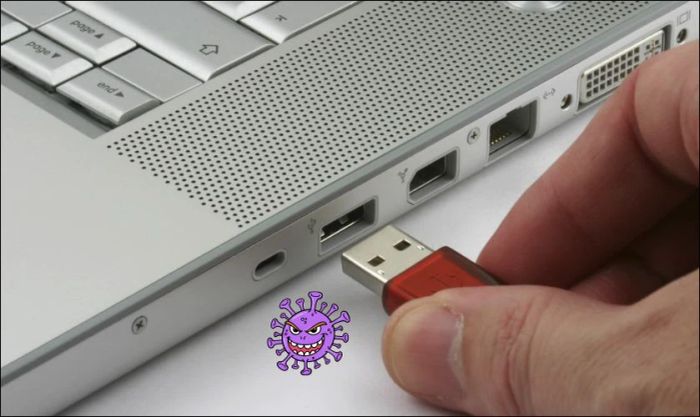 Hãy tháo thiết bị USB trước khi khởi động máy tính