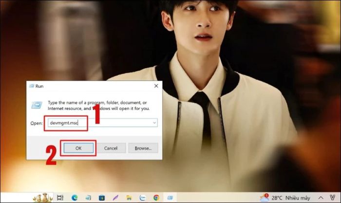 Nhấn tổ hợp phím Windows + R khi màn hình ban đầu xuất hiện