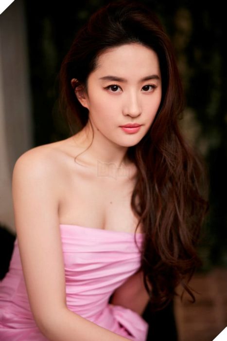 Bức ảnh thời trẻ của Lưu Diệc Phi bất ngờ được chia sẻ rầm rộ trên mạng vì quá đỗi xinh đẹp.