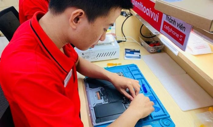Địa chỉ sửa chữa bản lề MacBook bị cứng uy tín và chất lượng