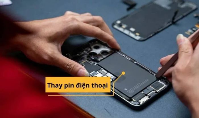 Thay pin mới để sửa lỗi Samsung A02s không nhận sạc