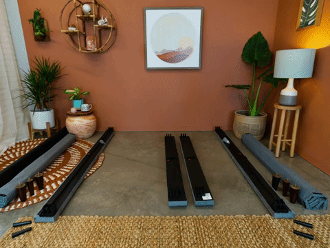 GIF demonstrating the tool-free setup of the bed frame