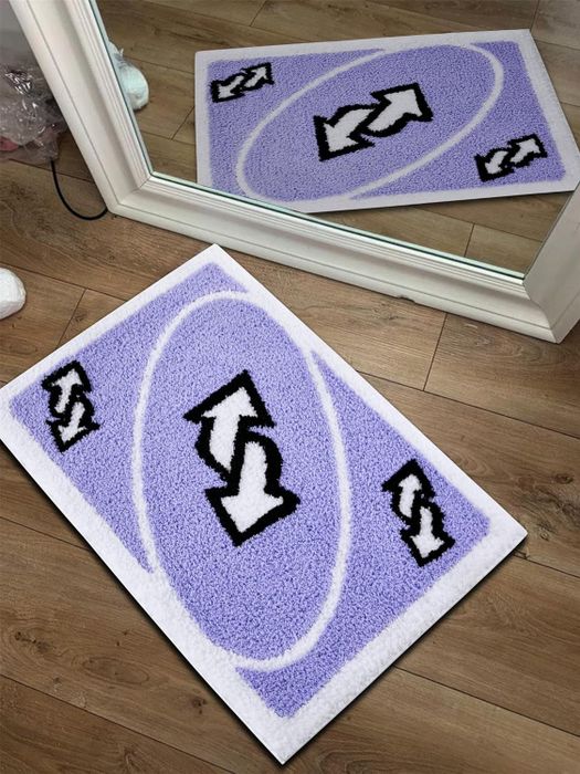 A purple Uno reverse card mat.