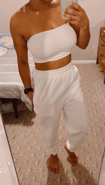 Reviewer in white pants.