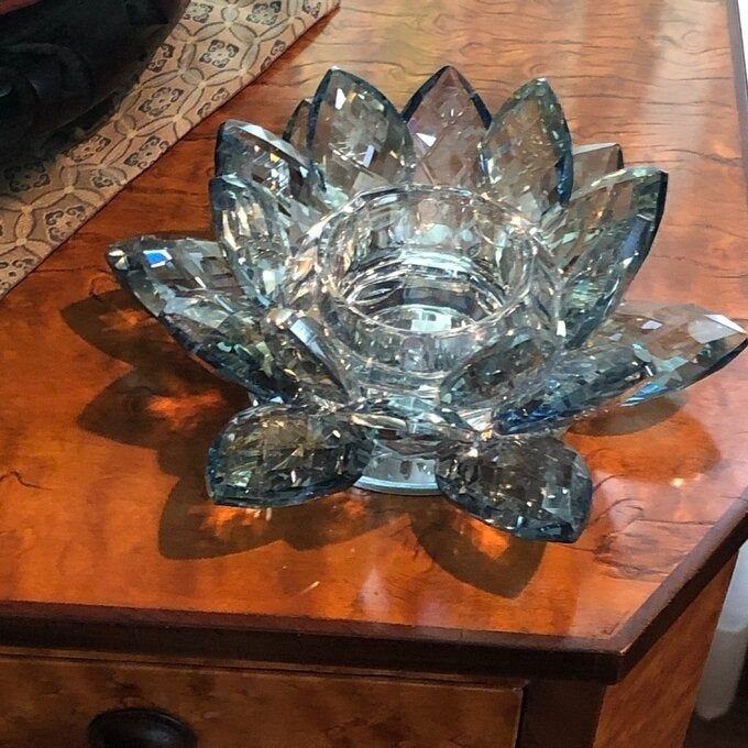 A reviewer’s photo showcasing the blue lotus candle holder