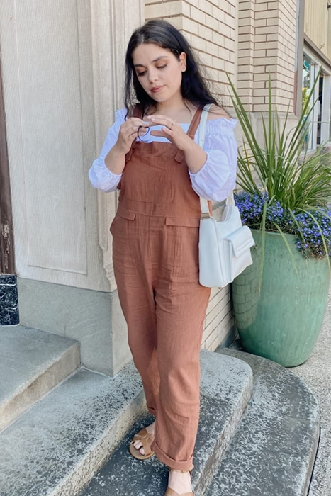Reviewer rocking brown overalls