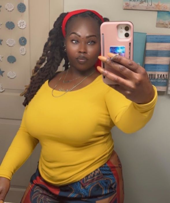 Reviewer wearing a yellow top.