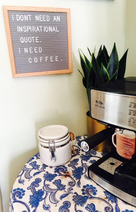 A reviewer's gray felt board with the message 