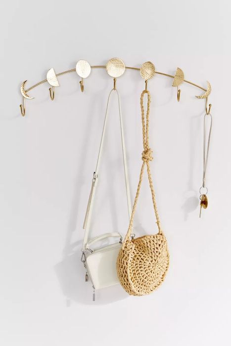 Keys and purses hanging on the seven-hook rack
