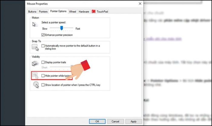 Tắt tùy chọn Hide pointer while typing và kiểm tra xem vấn đề chuột nhảy lung tung đã được khắc phục chưa.