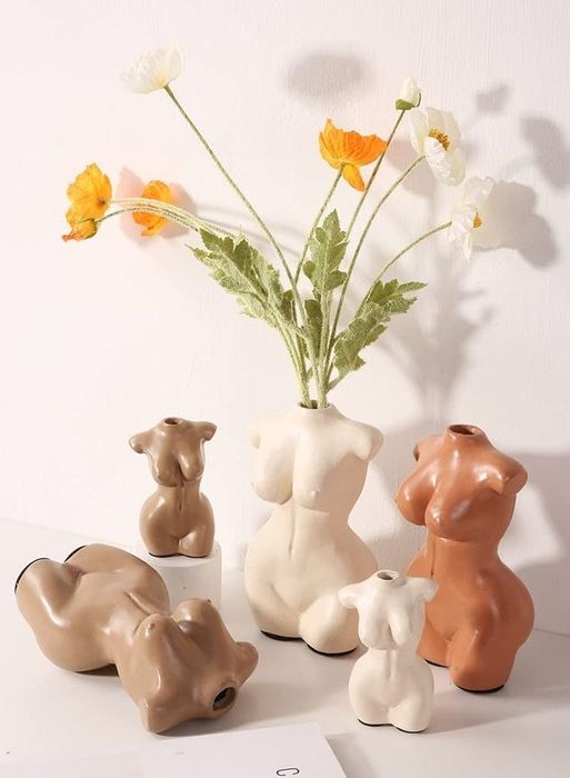 All available sizes and colors of the vase.