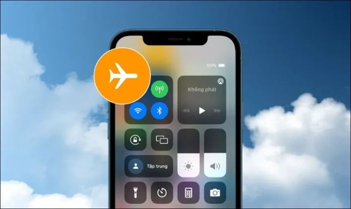 Bật/tắt chế độ máy bay để khắc phục lỗi sóng yếu trên iPhone